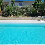 Vakantiehuis T2, Rez De Avec Piscine