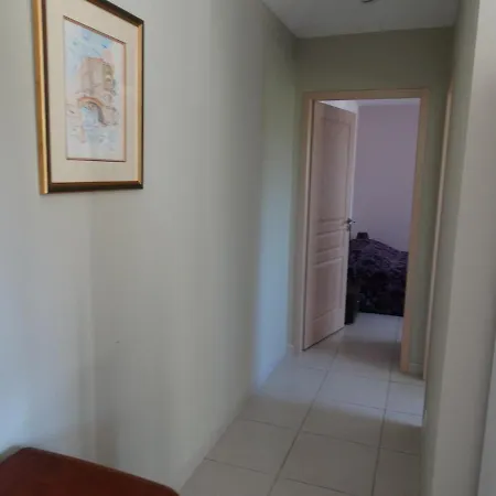 T2, Rez De Avec Piscine *