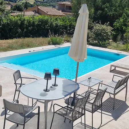 T2, Rez De Avec Piscine Holiday home Afa