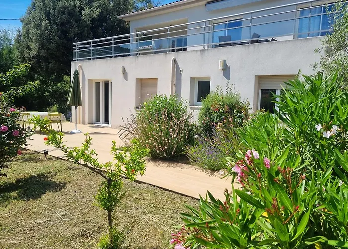 T2, Rez De Avec Piscine Сasa de vacaciones