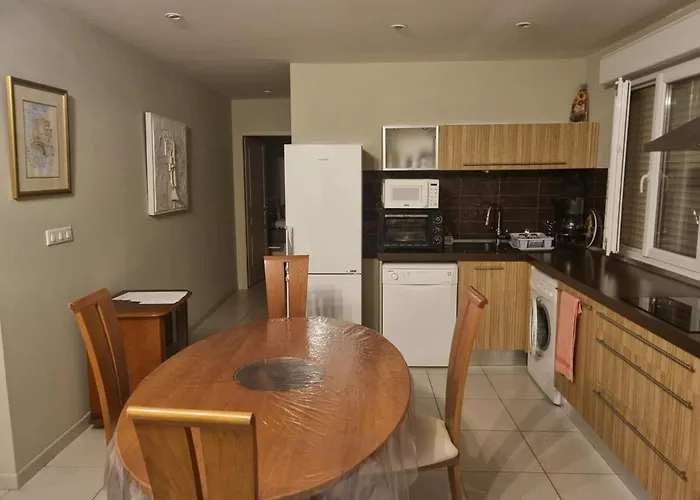 T2, Rez De Avec Piscine *